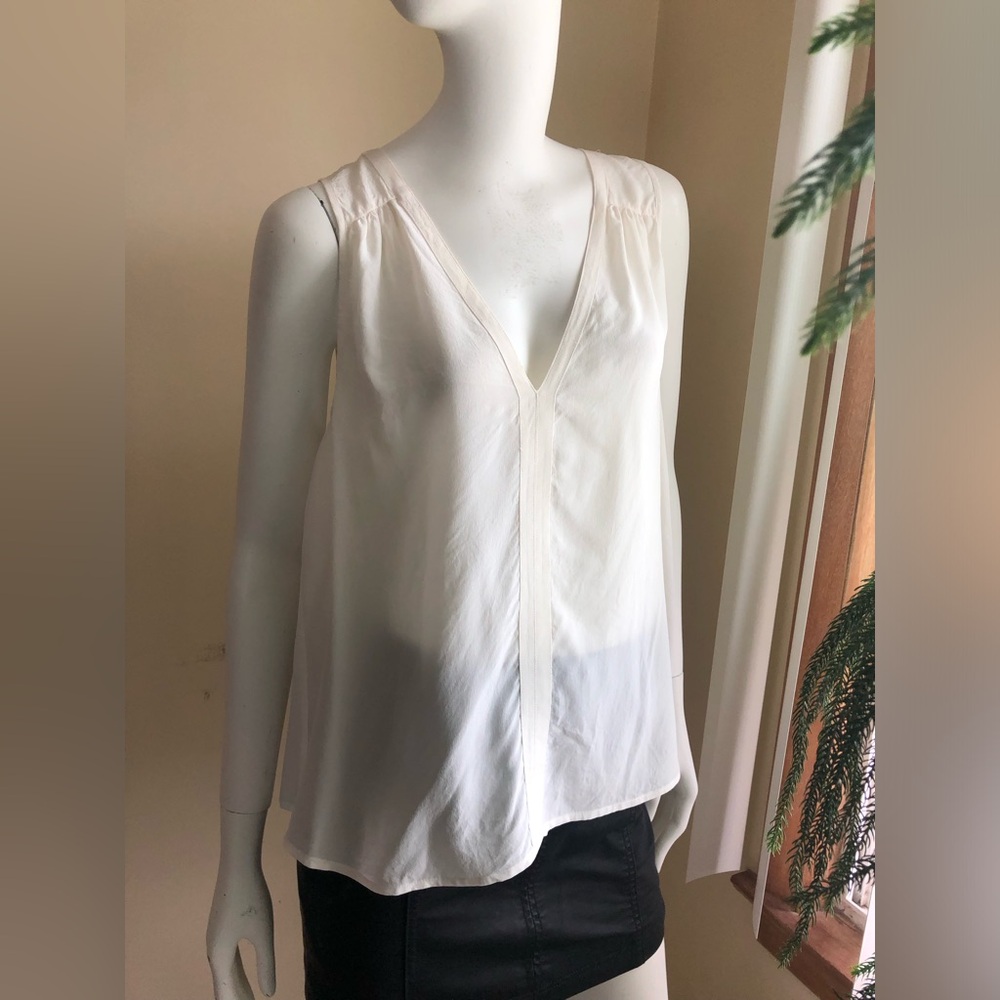 Joie Silk Tank Top in white. V neck Size L